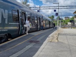 Viser adkomst til tog